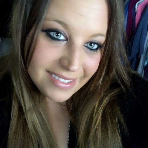 HI I’m Lisa POSH AMBASSADOR - Picture 3 of 7